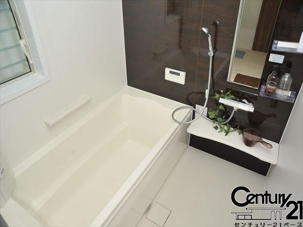 ファーストタウン矢田山町 ３号地 ／新築一戸建の内観：施工例|■ゆったり１坪サイズ！足を伸ばしての入浴は疲れも癒してくれます！■