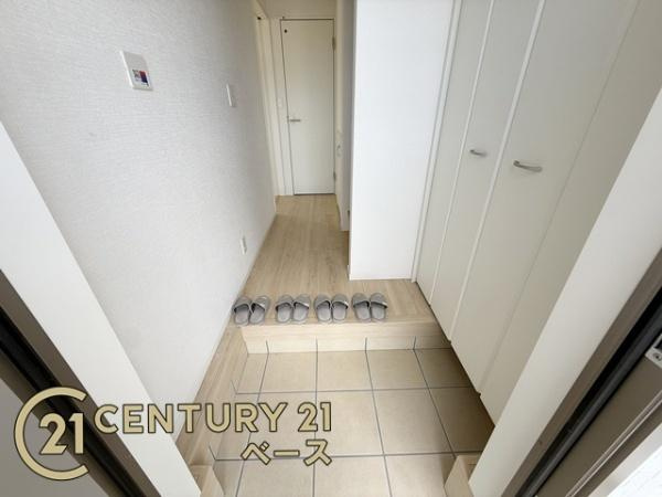 クレイドルガーデン七条 １号棟 ／新築一戸建の玄関|■現地撮影写真■玄関には大容量シューズボックス完備！