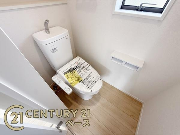 クレイドルガーデン七条 １号棟 ／新築一戸建のトイレ|■現地撮影写真■１・２階ともに綺麗なお手洗を完備！
