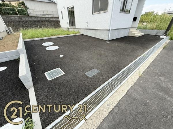 クレイドルガーデン七条 １号棟 ／新築一戸建の駐車場|■現地撮影写真■広々カースペース２台分！