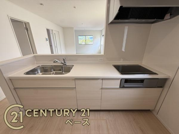 クレイドルガーデン七条 １号棟 ／新築一戸建のキッチン|■家族とのコミュニケーションがとりやすい人気の対面式カウンターキッチン！