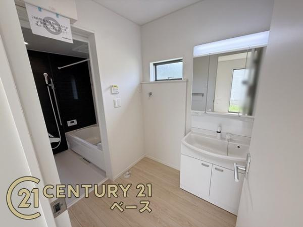 クレイドルガーデン七条 １号棟 ／新築一戸建の独立洗面台|■現地撮影写真■浴室隣接のゆとりのある洗面スペース！