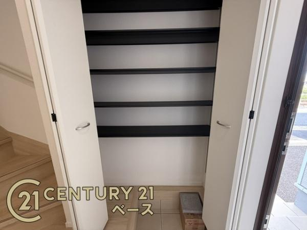 クレイドルガーデン七条 ２号棟 ／新築一戸建の収納|■現地撮影写真■収納スペース充実ですっきりと片付きます！