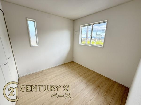クレイドルガーデン七条 ２号棟 ／新築一戸建の洋室|■現地撮影写真■日当たりのよい明るい雰囲気のお部屋！