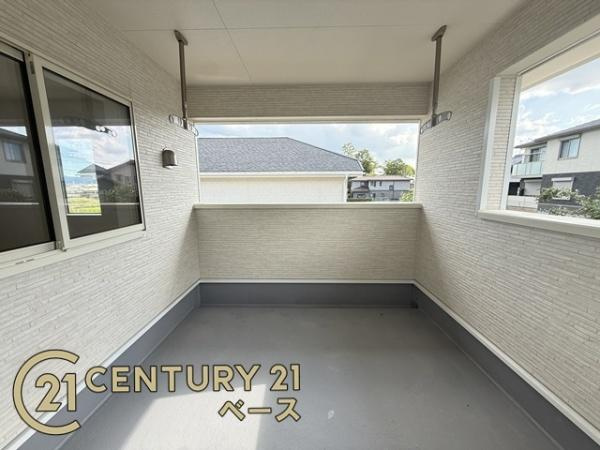 クレイドルガーデン七条 ２号棟 ／新築一戸建のバルコニー|■現地撮影写真■日当たりのよい広々としたバルコニー！洗濯物もよく乾きます！