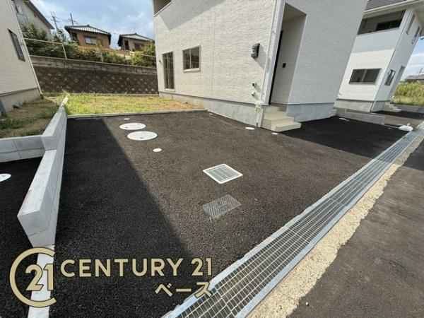 クレイドルガーデン七条 ２号棟 ／新築一戸建の駐車場|■現地撮影写真■広々カースペース２台分！