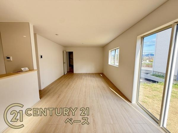 クレイドルガーデン七条 ２号棟 ／新築一戸建の居間・リビング|■現地撮影写真■ご家族でくつろげる広々としたリビング！