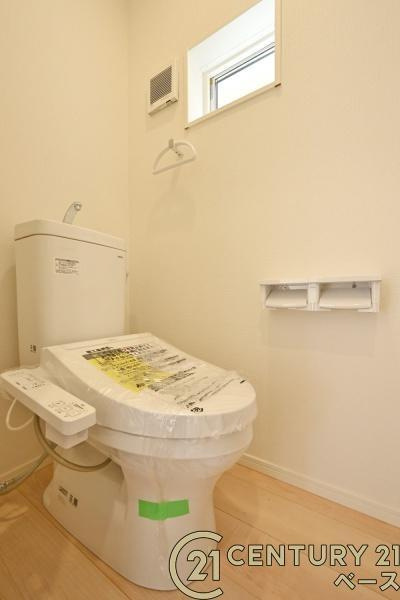 クレイドルガーデン七条 ３号棟 ／新築一戸建の内観：施工例|■従来品と比べ約７０％も節水タイプのトイレです！１階・２階共にウォシュレット付き！■
