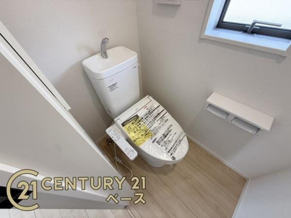 クレイドルガーデン七条 ３号棟 ／新築一戸建のトイレ|■現地撮影写真■ウォシュレット付きのお手洗いです！