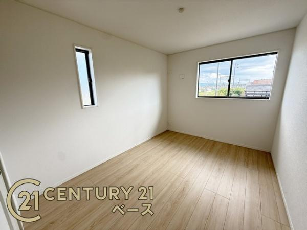 クレイドルガーデン七条 ３号棟 ／新築一戸建の洋室|■現地撮影写真■陽当たり・通風良好なお部屋です！