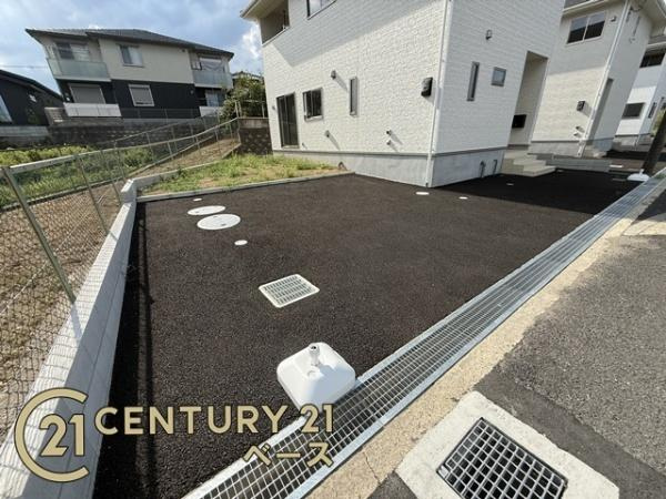 クレイドルガーデン七条 ３号棟 ／新築一戸建の駐車場|■現地撮影写真■広々カースペース２台分！