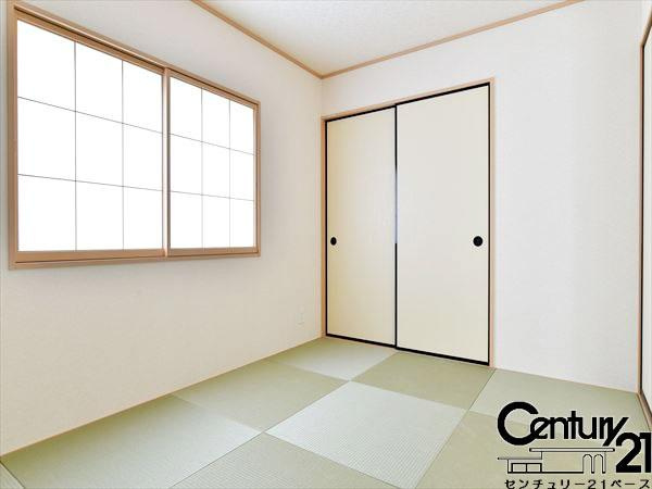 クレイドルガーデン七条 ３号棟 ／新築一戸建の内観：施工例|■ほっこり落ち着ける和室！客間としてもご利用いただけます！■