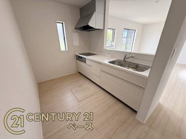クレイドルガーデン七条 ３号棟 ／新築一戸建のキッチン|■家族とのコミュニケーションがとりやすい人気の対面式カウンターキッチン！