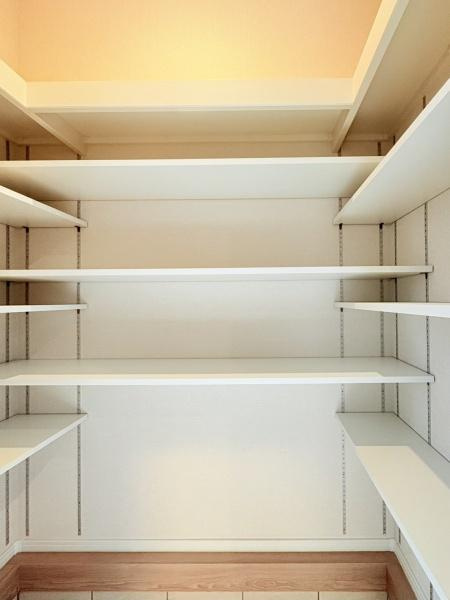 横浜市都筑区牛久保西３丁目の中古一戸建の玄関