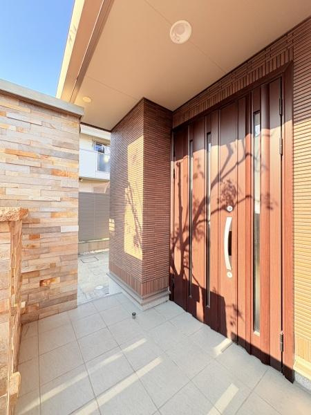 横浜市都筑区牛久保西３丁目の中古一戸建の玄関