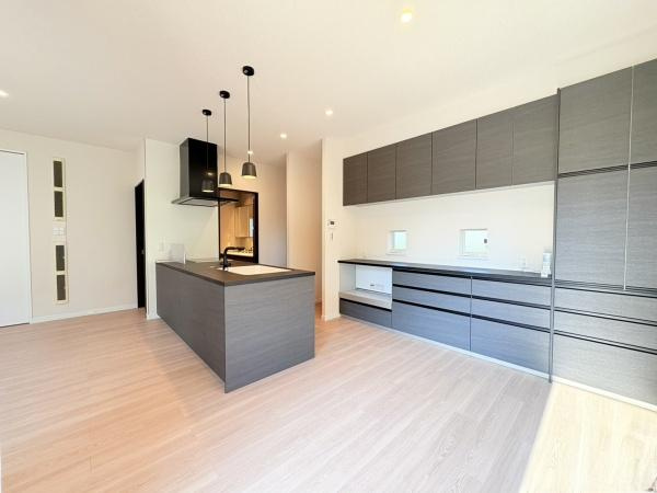 横浜市都筑区牛久保西３丁目の中古一戸建の居間・リビング|21，4帖リビング