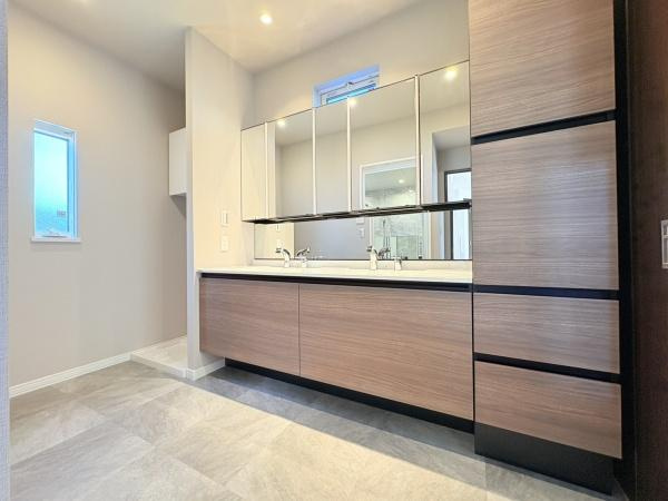 横浜市都筑区牛久保西３丁目の中古一戸建の独立洗面台|洗面ボウル2面付