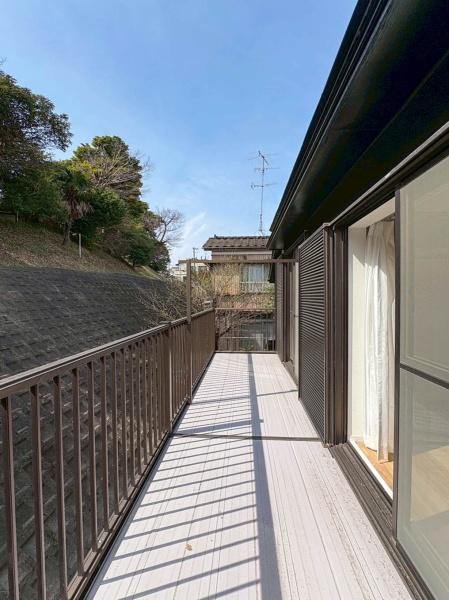 横浜市港南区港南３丁目の中古一戸建のバルコニー|日当たりが良く気持ちのいい空が見渡せるバルコニーです！