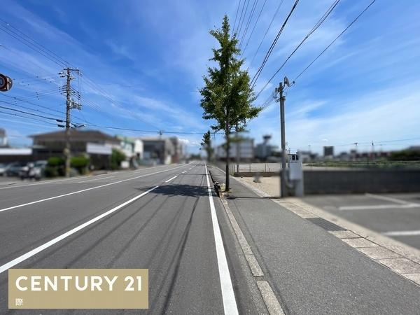 和歌山市築港1丁目　土地　の前面道路含む現地写真