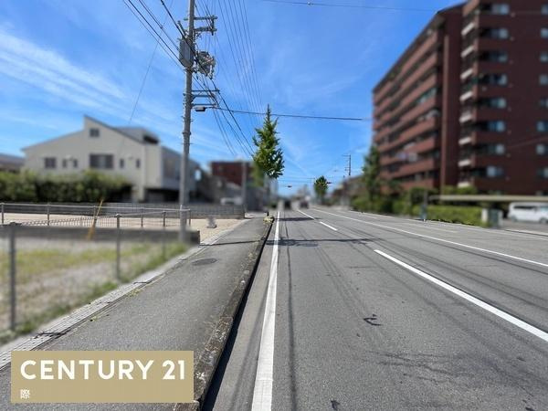 和歌山市築港1丁目　土地　の前面道路含む現地写真