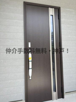 【玄関】 | 神戸市須磨区白川台3丁目　新築戸建1号棟　仲介手数料無料！ | シンプルで使いやすい玄関です