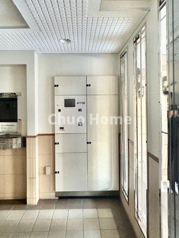 クリオ京成立石壱番館の設備|【宅配ボックス】在宅時・不在時に関わらず、居住者の代わりに非対面で宅配物を受け取ってくれる便利な設備です。わかりやすくご説明致しますので見学時にはお部屋だけではなく共用部分もぜひチェックしてください。