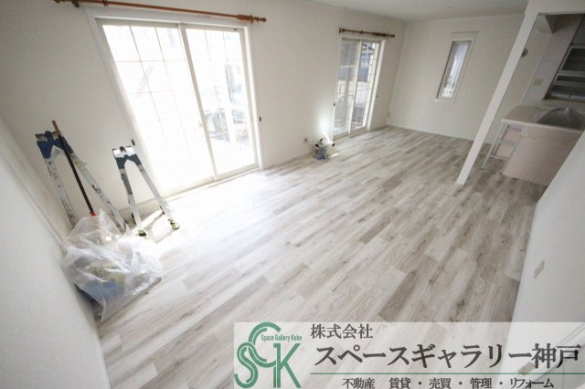 伊川谷町有瀬戸建の居間・リビング
