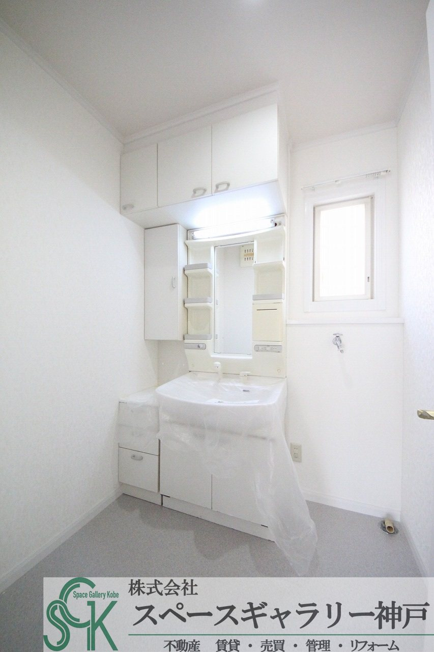 伊川谷町有瀬戸建の洗面所
