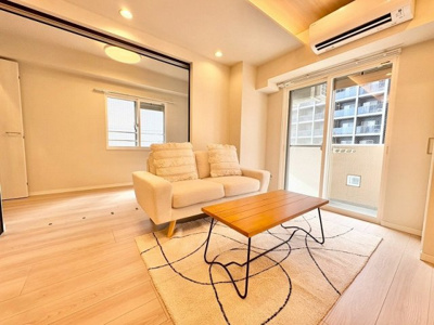 【居間・リビング】 | ジェイパーク渋谷イーストスクエア | こちらのリビングで趣味の時間をお楽しみください