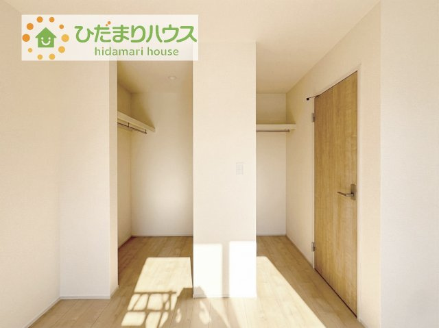 【収納】 | 第1取手市ゆめみ野　新築戸建　2号棟 | ママに人気のウォークインクローゼット付き！
コートやジャケットはもちろん、季節物や布団なども全部収納できちゃいます(^^)/
