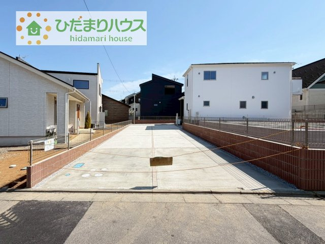【駐車場】 | 第1取手市ゆめみ野　新築戸建　2号棟 | ゆったりとしたカースペースで、ファミリーカーや軽自動車もラクラク駐車出来ますね♪