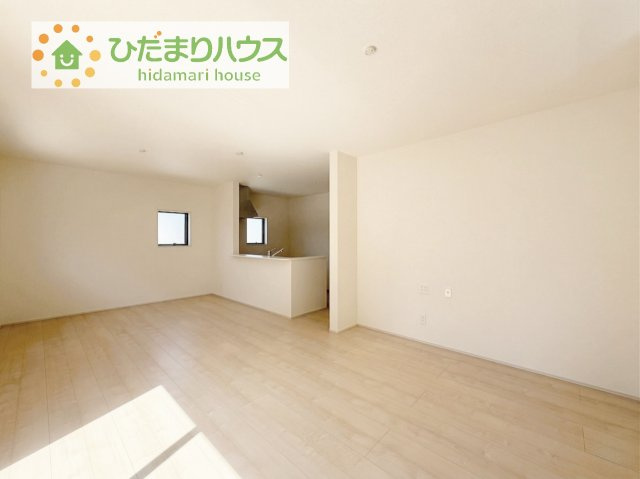 【居間・リビング】 | 第1取手市ゆめみ野　新築戸建　2号棟 | 南向きのリビングではぽかぽかの日差しが感じられます☆彡