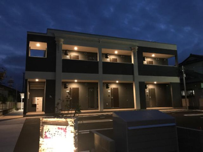 【エントランス】 | みつばつつじ | 外観写真（夜）