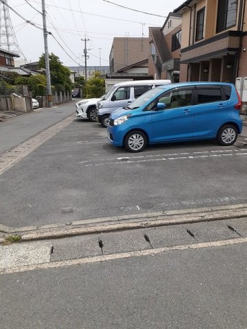 アルペンローゼの駐車場|駐車スペースもあります☆