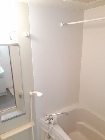 アルペンローゼの浴室|浴室乾燥機付きのお風呂です♪