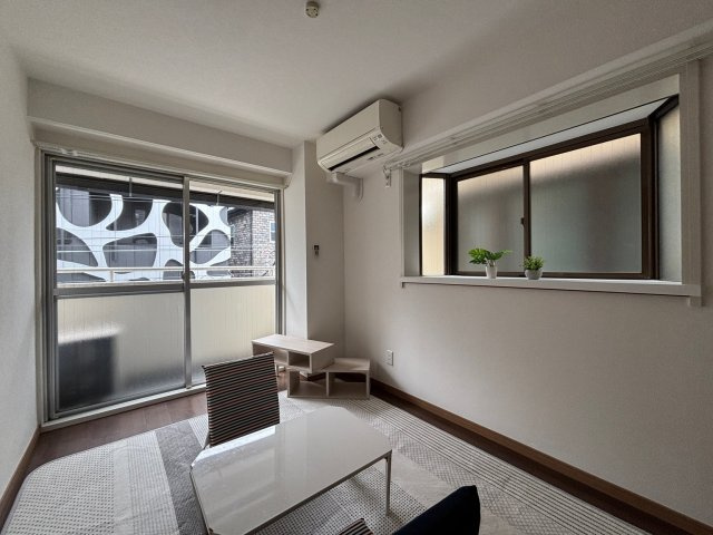 長沼ビルの居間・リビング|※家具付きではございません。