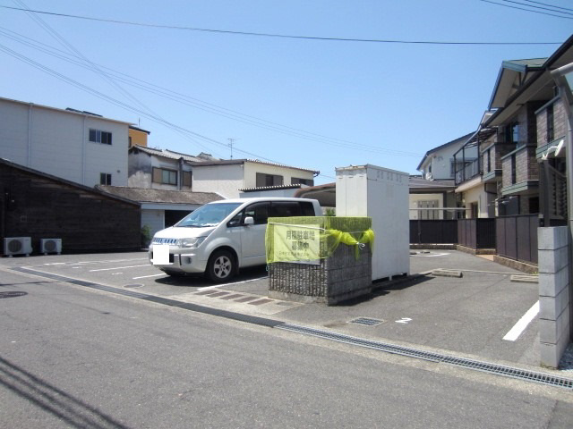 【駐車場】
