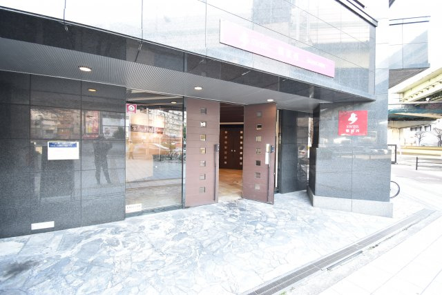 SWISS難波西のエントランス