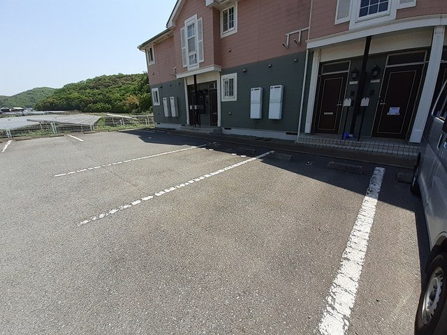 サンハウスの駐車場