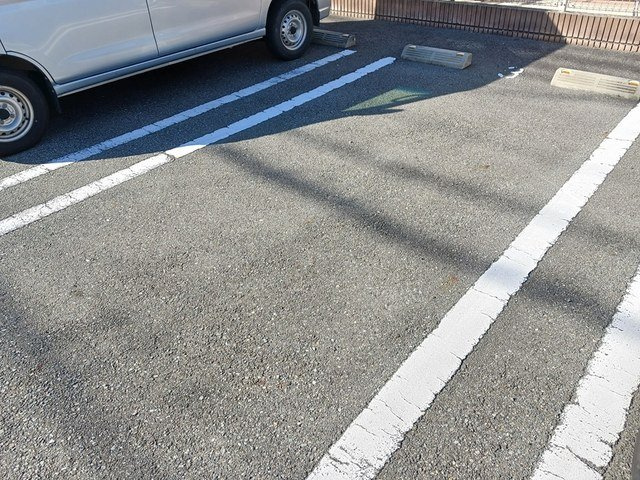 プラシード三宅の駐車場