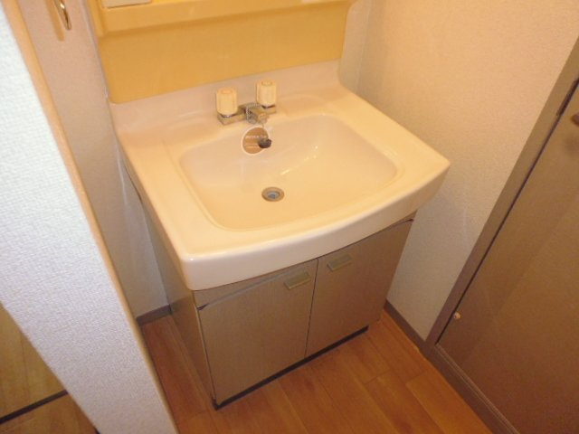 倉敷市連島町西之浦のアパートの独立洗面台