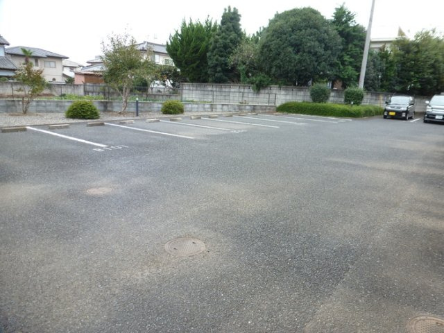 フィオーレAの駐車場