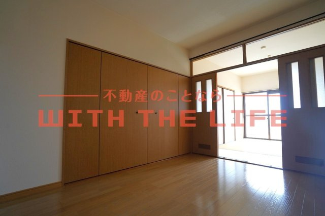 シャルムⅠ【キャッシュバック対象物件】の寝室|開放的な寝室です