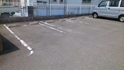 【駐車場】 | シャルパンティエⅠ | 駐車場です