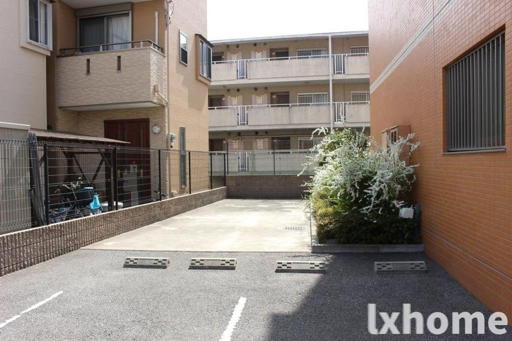 デル　スール　ラ　ローザの駐車場|駐車場があります