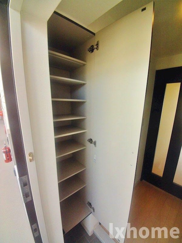 デル　スール　ラ　ローザの玄関|きれいな玄関です