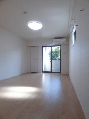 【内装】 | ア・ソレイアード | 明るい室内です