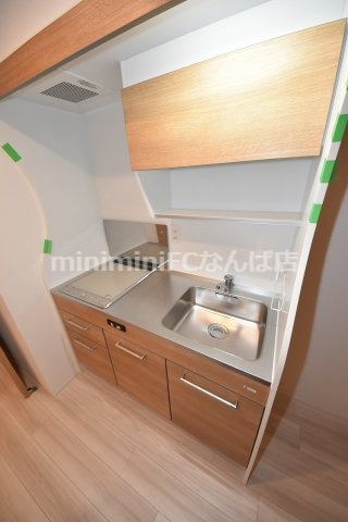 セレニテ難波プリエのキッチン