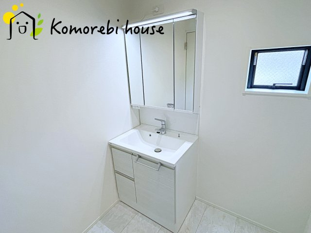 さいたま市北区日進町1728①　新築一戸建て　ミラスモシリーズ　01の独立洗面台|独立洗面台で身支度をすべて済ませてしまいましょう