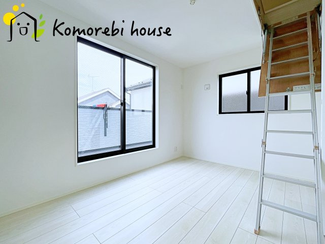 さいたま市北区日進町1728①　新築一戸建て　ミラスモシリーズ　01の洋室|明るい洋室です